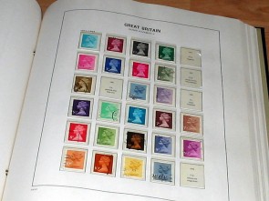 Bij Hofila ligt het hoofdaandeel van de activiteiten in het verzamelen van postzegels