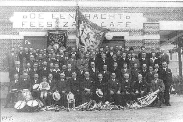 De toenmalige fanfare in 1934 voor lokaal De Eendracht