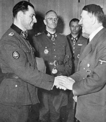 Degrelle wordt ontvangen door Adolf Hitler