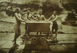 Arbeiders in de Kisanga-mijn, Katanga, omstreeks 1920