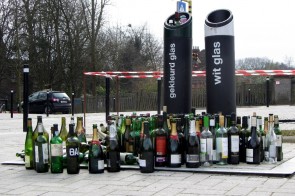 Ondergrondse glascontainer aan het Leliestraat