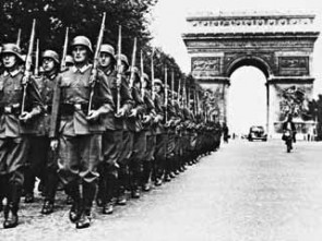 De Duitse Wehrmacht marcheert door Parijs, mei 1940