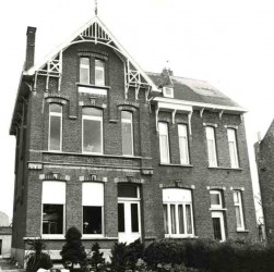 Huisnummers 50-52 1975