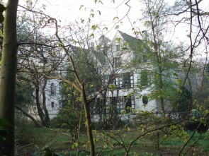 Het domein Missemburg, verdoken in het groen