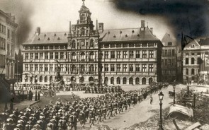 De Duitsers bezetten de Antwerpse Grote Markt