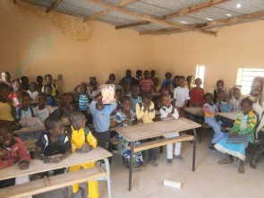 De leerlingen van het dorpsschooltje in Toudoum Djeri Kër Simbiri Ba, Lac Rose.
